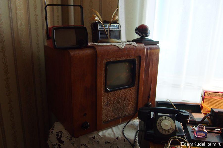 Один из самых первых советских телевизоров